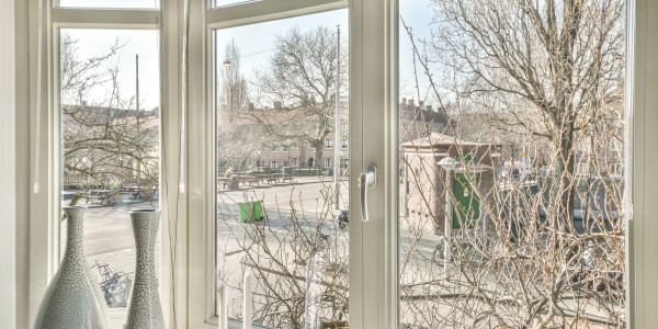 Puertas y Ventanas de Aluminio / PVC a medida en Reus · Bisagra Oculta