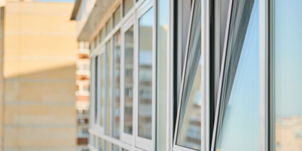 Puertas y Ventanas Seguridad de Aluminio / PVC en Reus · Oscilobatientes - Abatibles