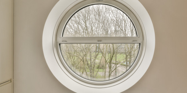 Fabricantes / Instaladores de Puertas y Ventanas de Aluminio / PVC en Reus · Ojo de Buey, Curvada y Antiruido