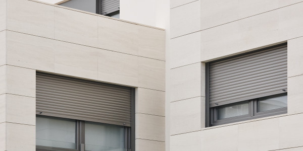 Carpintería Metálica de Aluminio / PVC Reus · Bisagra Oculta