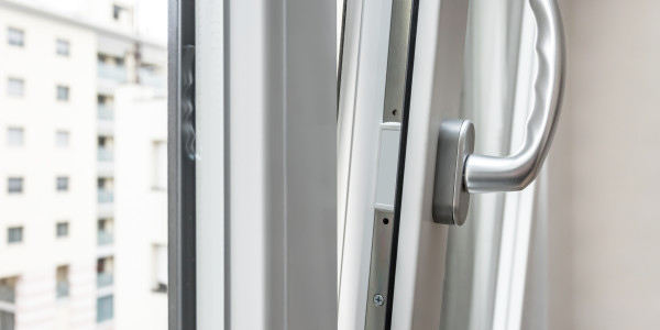 Fabricantes / Instaladores de Puertas y Ventanas de Aluminio / PVC Reus · Oscilobatientes - Abatibles