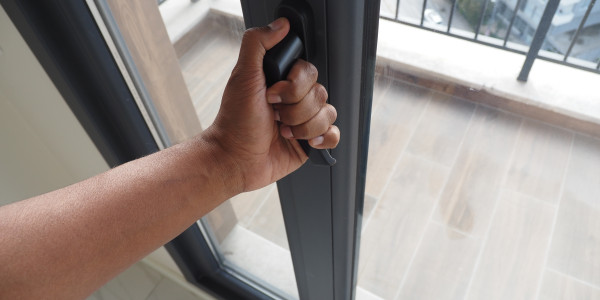 Puertas y Ventanas Insonorizadas de Aluminio / PVC Reus · Cierre Hermético